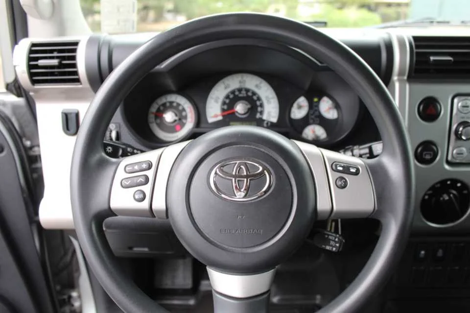 Used 2011 GRAY TOYOTA  image 19