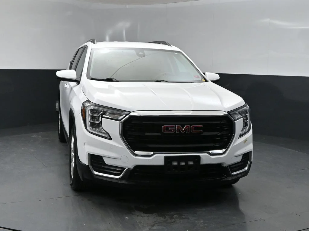 Used 2022 White GMC SLE image 6