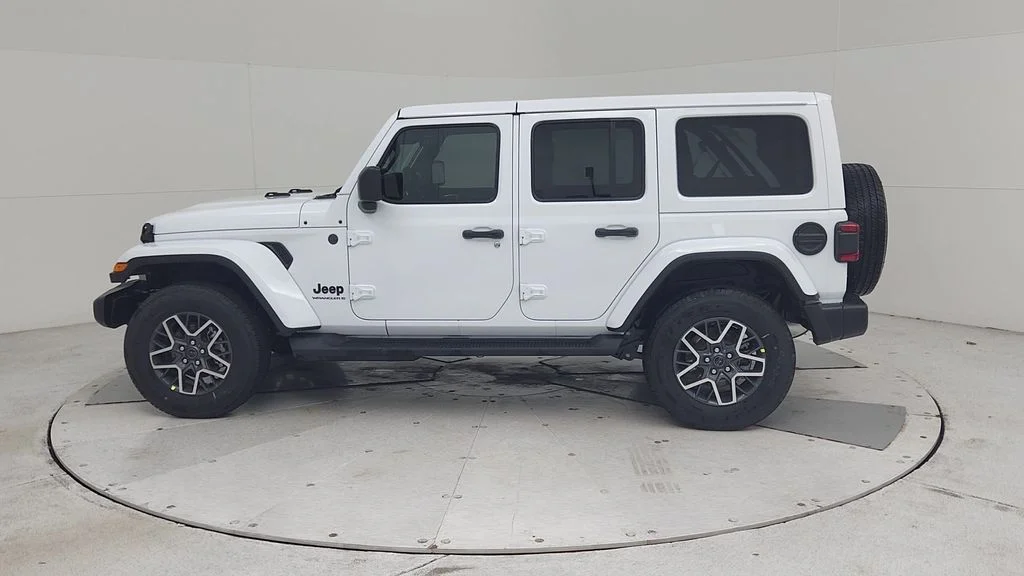 New 2026 Bright White Clear-Coat Exterior Paint Jeep Sahara image 9