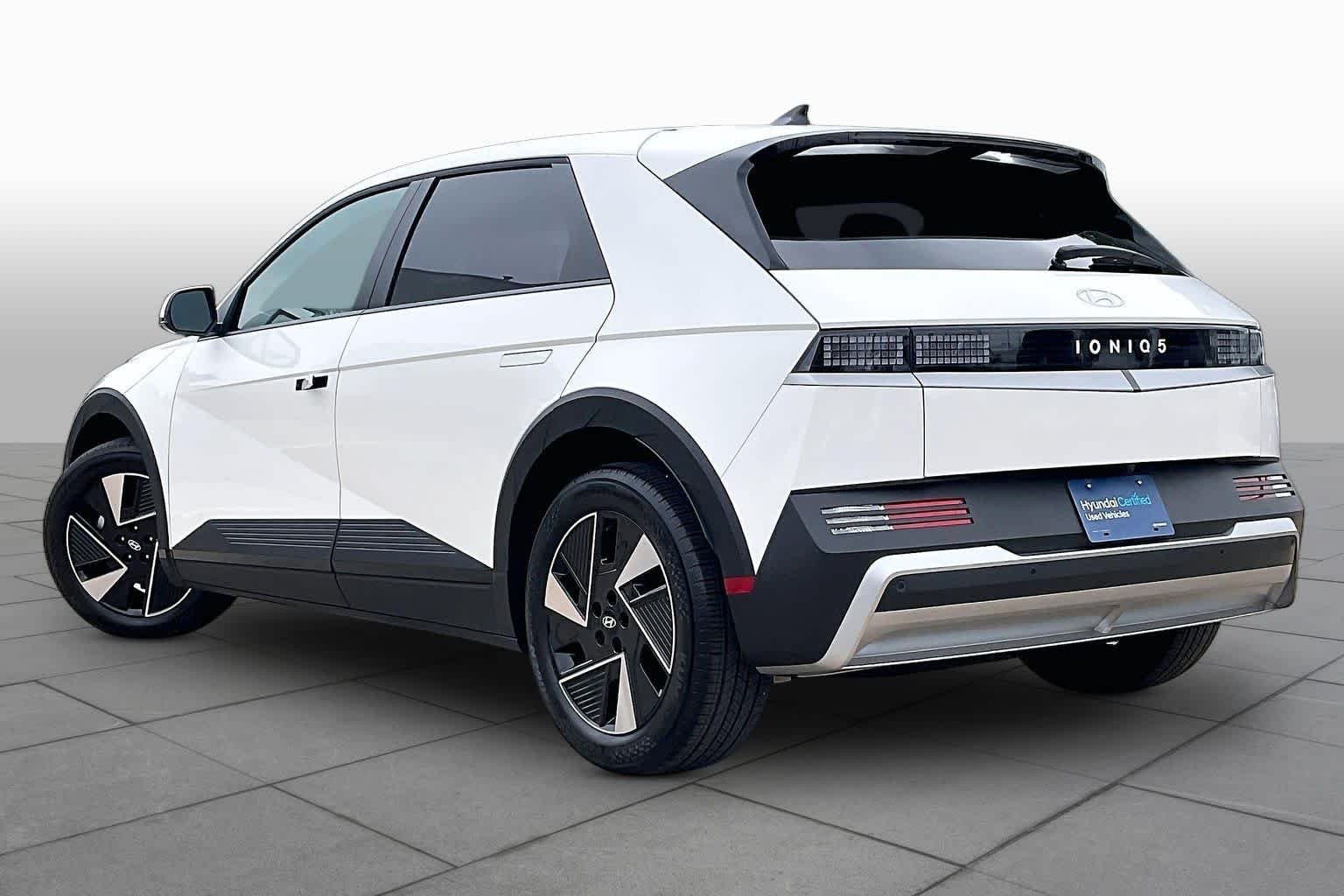 Certified Used 2026 Atlas White Hyundai SEL image 11
