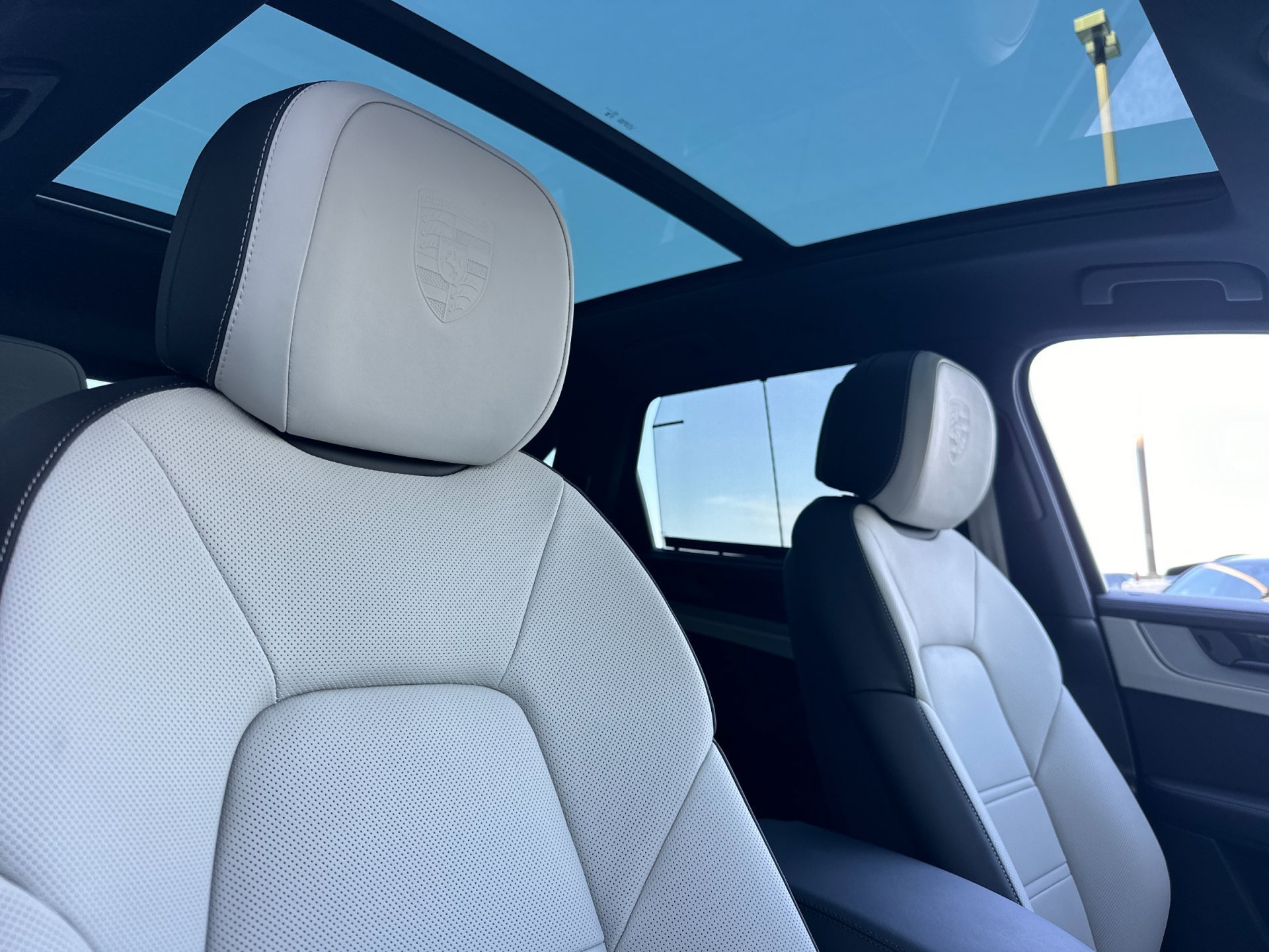New 2026 Montego Blue Metallic Porsche E-Hybrid image 20