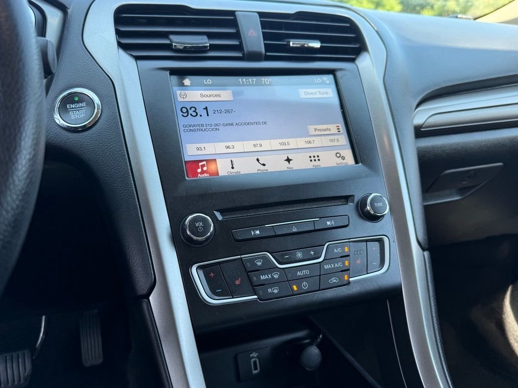 Used 2017 Silver Ford SE image 18