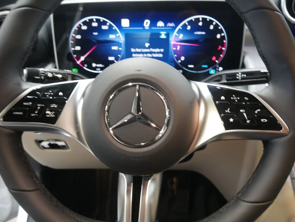 New 2026 Polar White Mercedes-Benz GLC 300 image 38