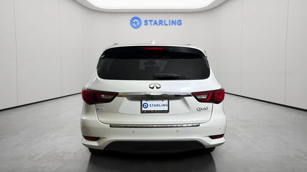 Used 2019 White INFINITI LUXE image 8
