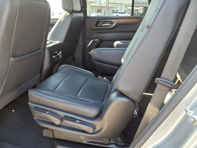 Used 2025 Sterling Metallic GMC Denali image 13