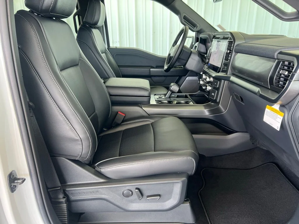 New 2025 Oxford White Ford Lariat® image 23