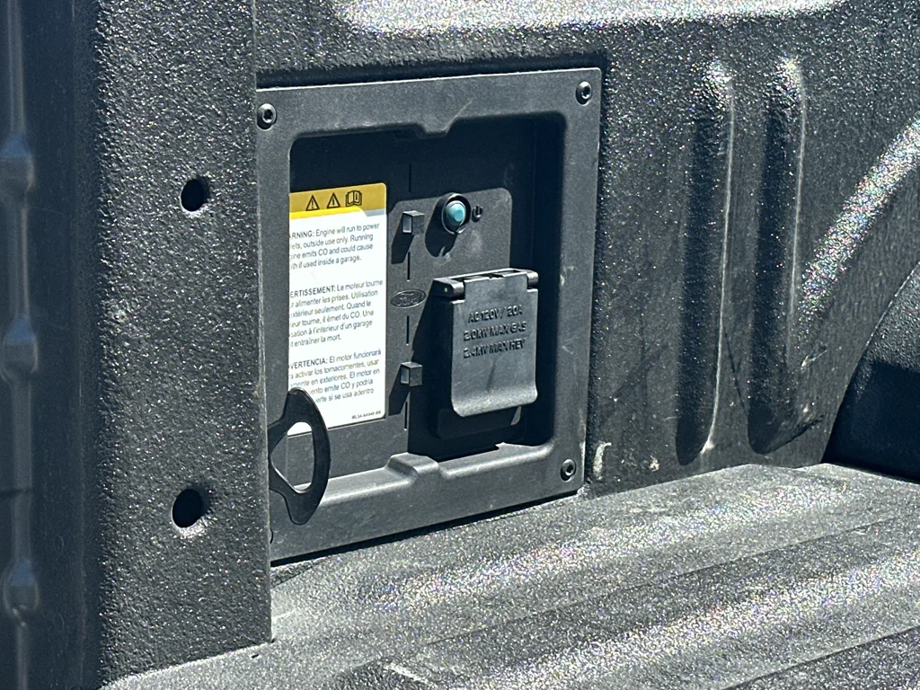 Used 2025  Ford Tremor image 13