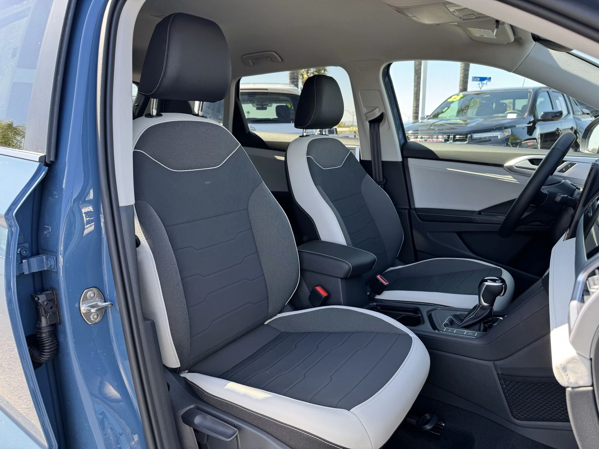 New 2026 Monterey Blue Pearl Volkswagen SE image 32