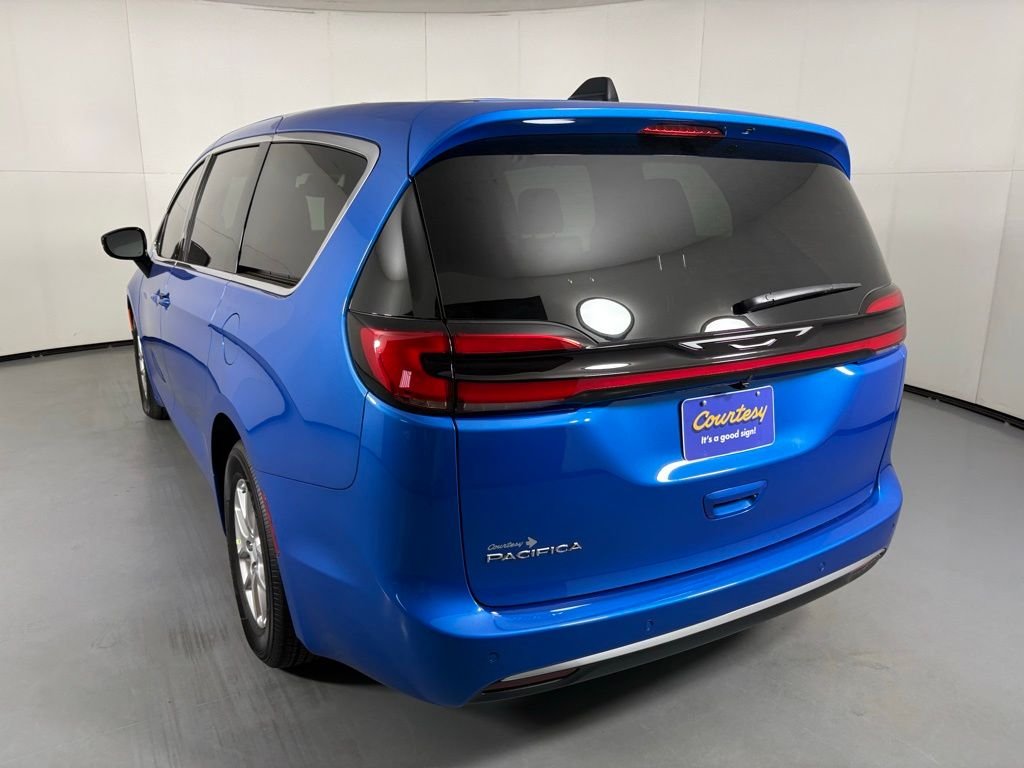 New 2027 Hydro Blue Pearl-Coat Exterior Paint Chrysler Select image 6