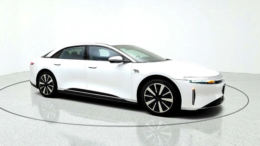 Used 2023 Stellar White Lucid Pure AWD image 3