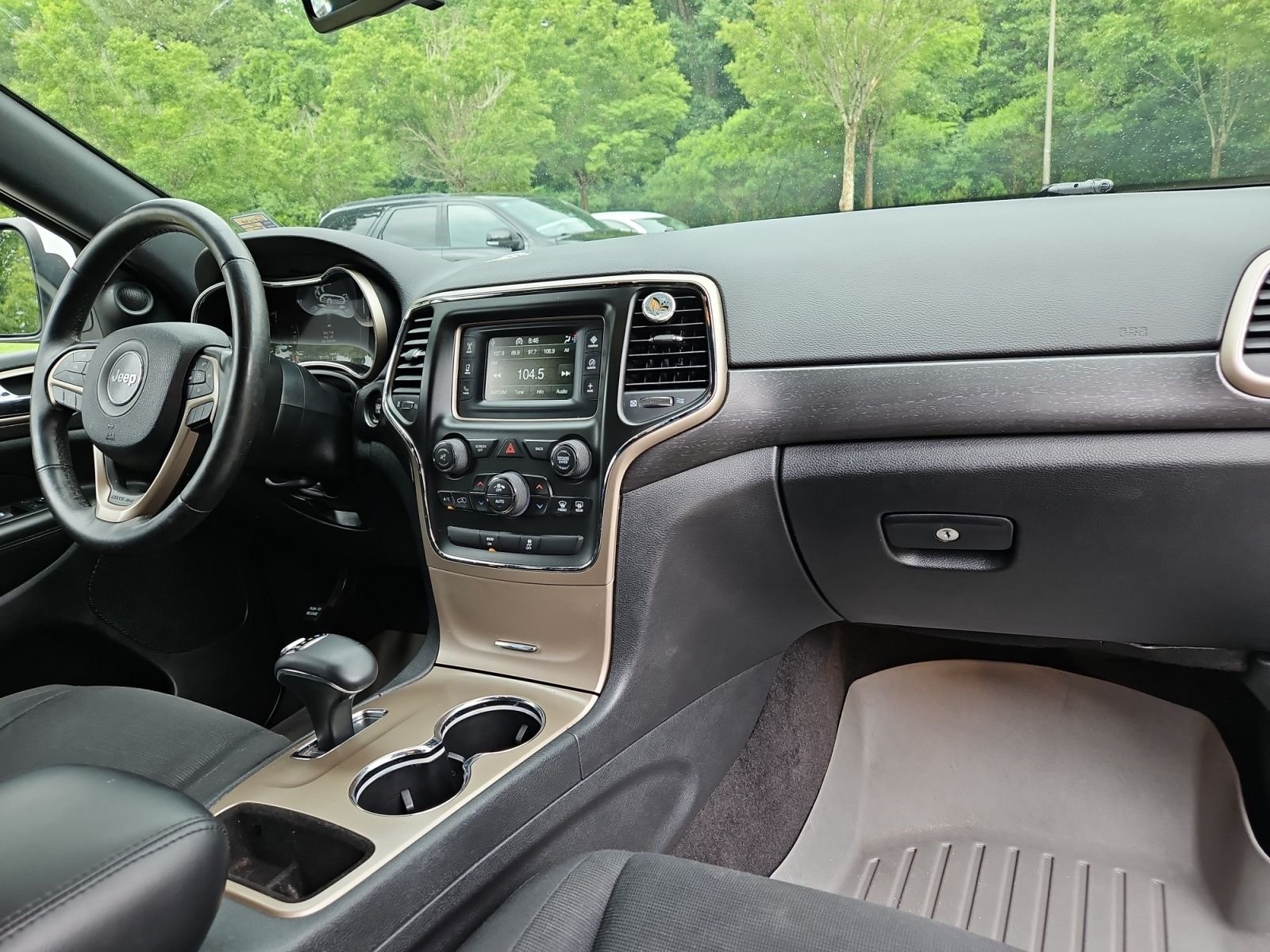 Used 2015 White Jeep Laredo image 16