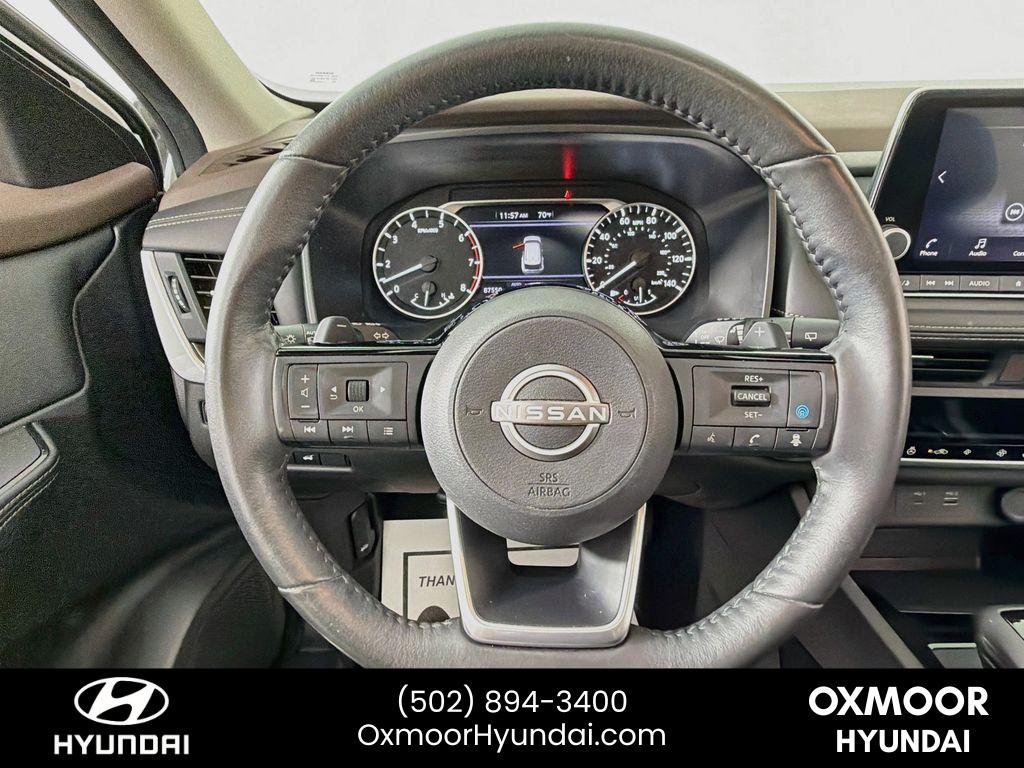 Used 2023 Pearl White Tricoat/Super Black Nissan SV image 11