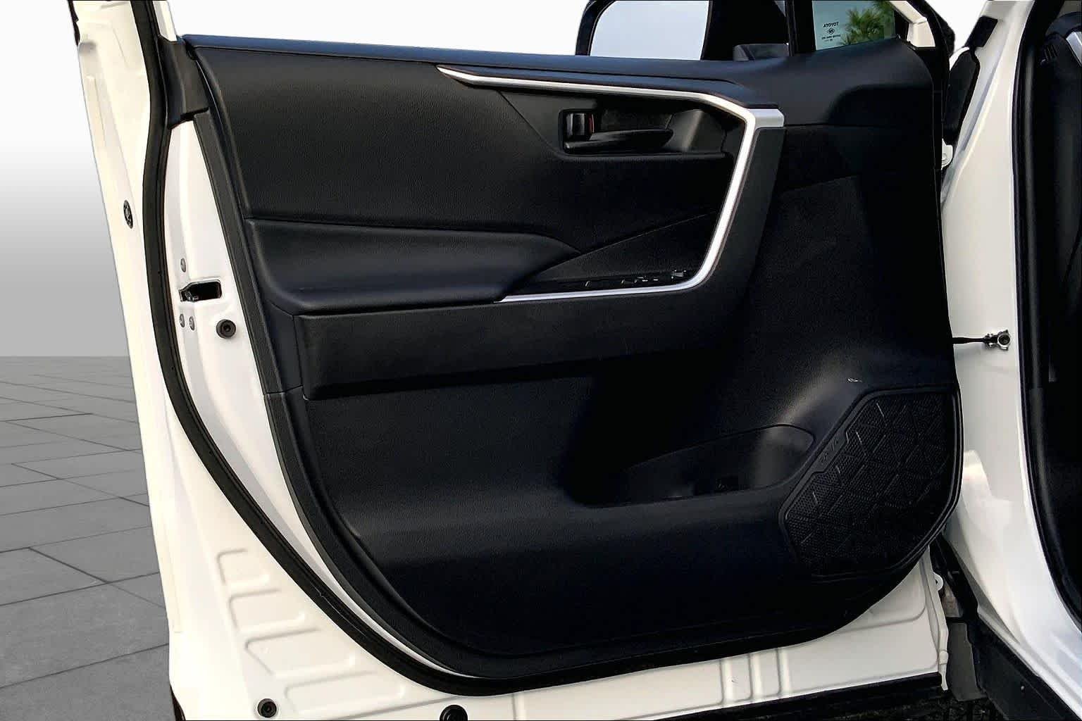 Certified Used 2025 Ice Cap Toyota Hybrid LE image 21