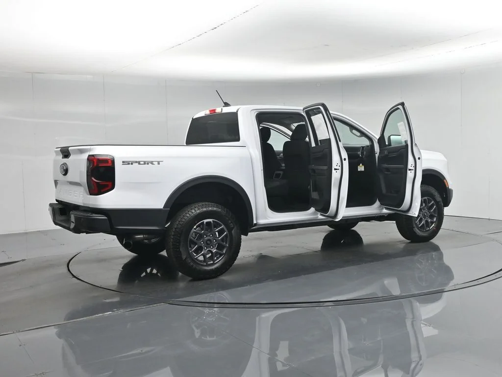 New 2026 Oxford White Ford XLT image 5