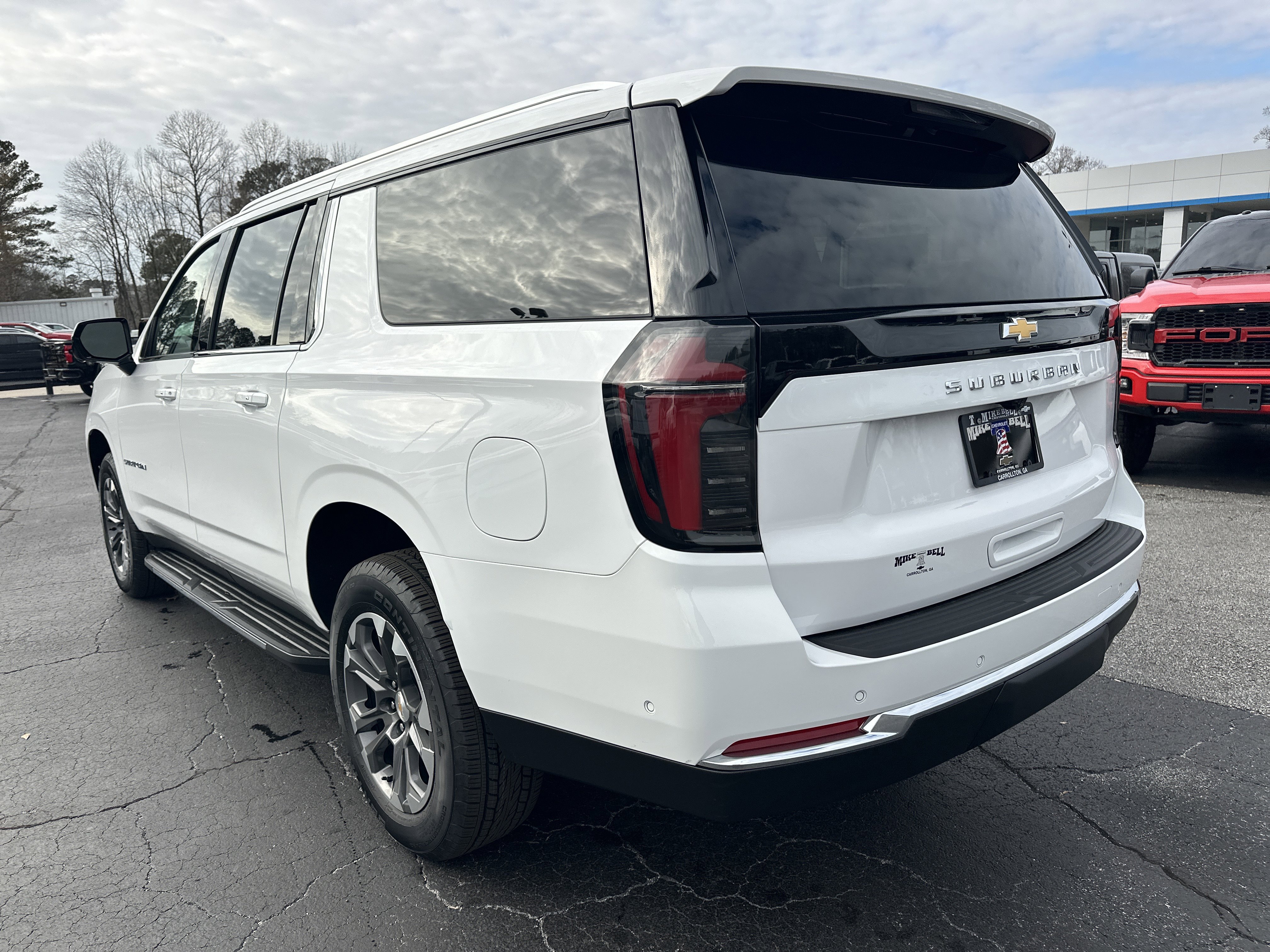 2026 Chevrolet Suburban LS - Photo 6