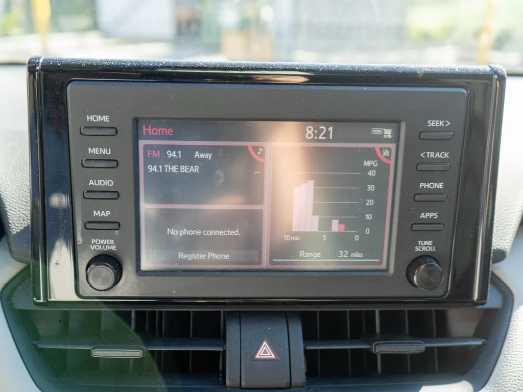 Used 2019 Silver Toyota XLE image 21
