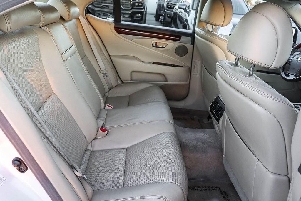 Used 2016 White Pearl Lexus 460 image 20
