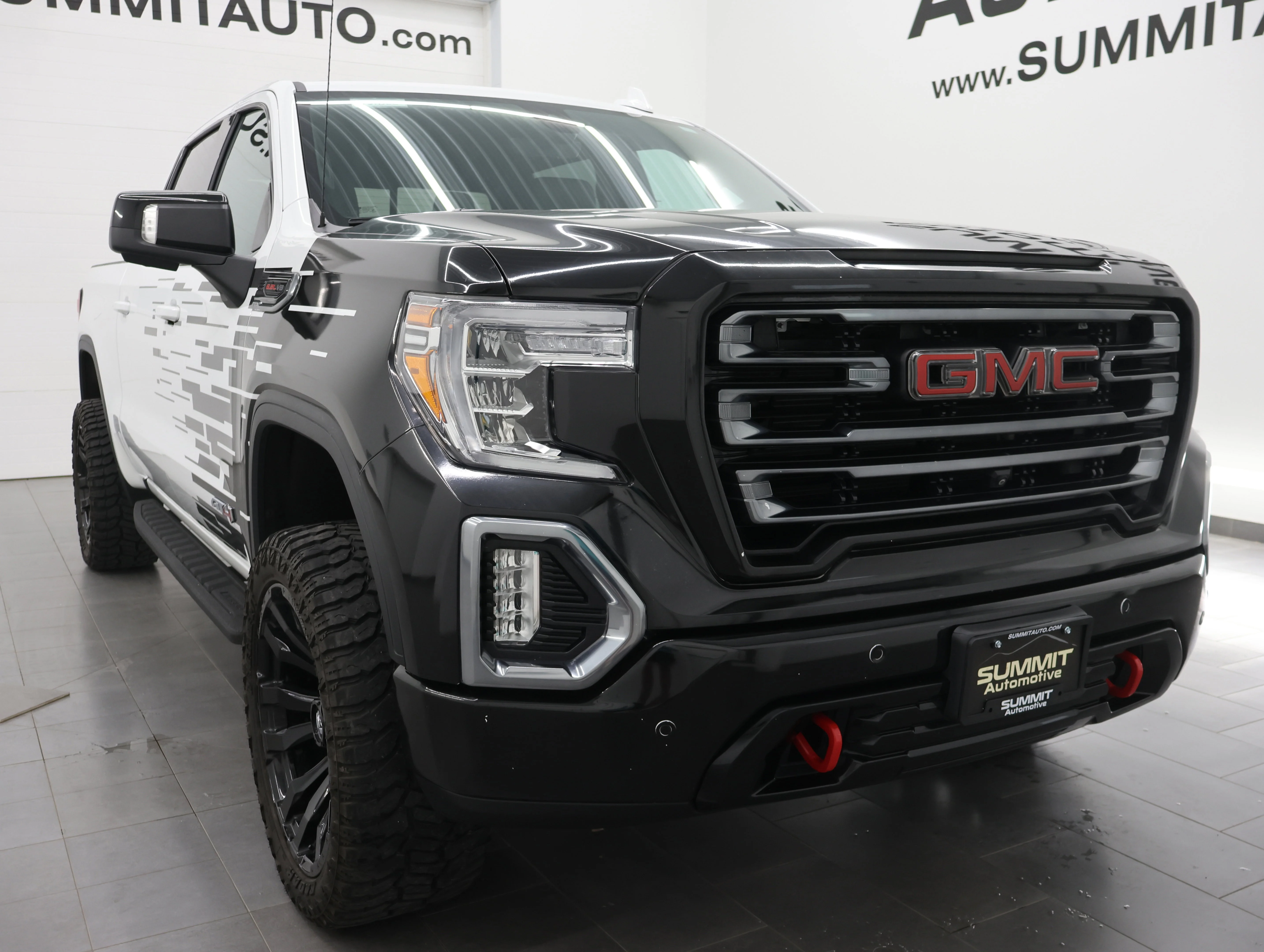 Used 2022 Summit White GMC AT4 image 2