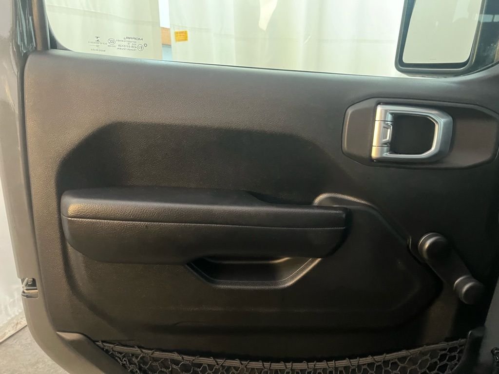 Used 2018 Gray Jeep Unlimited Sport image 10