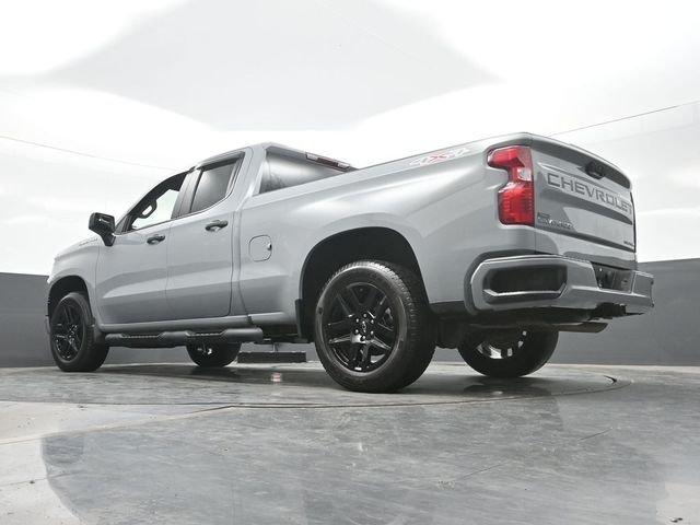 Used 2025 Gray Chevrolet Custom image 19