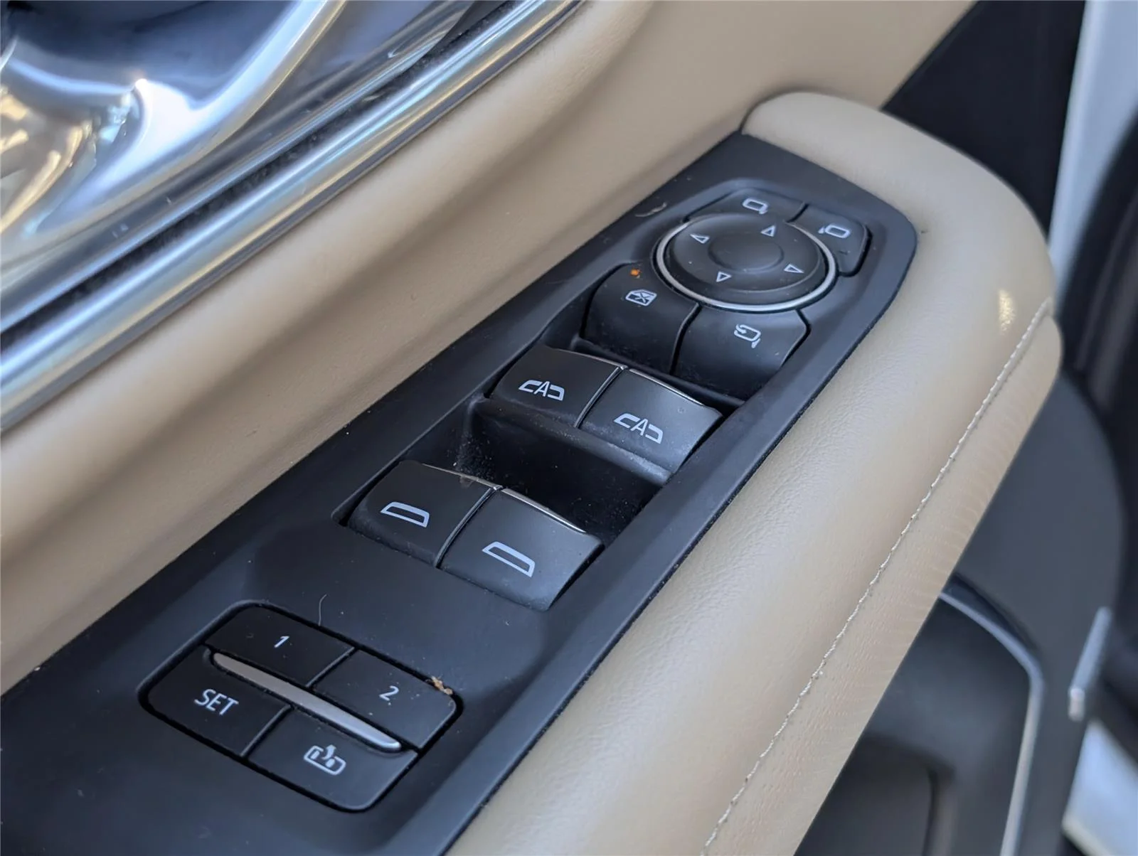 Used 2021 Iridescent Pearl Tricoat Chevrolet Premier image 15
