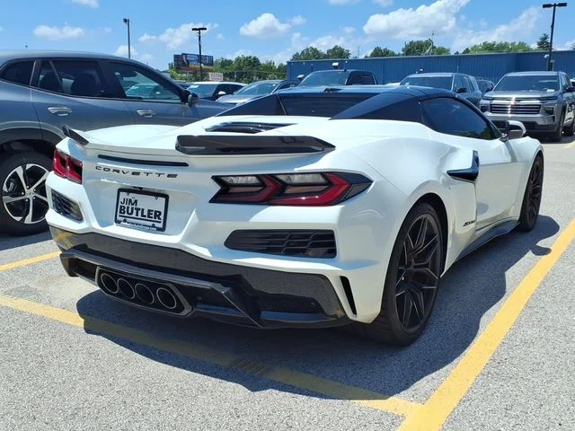 Certified Used 2024 White Chevrolet Z06 image 4