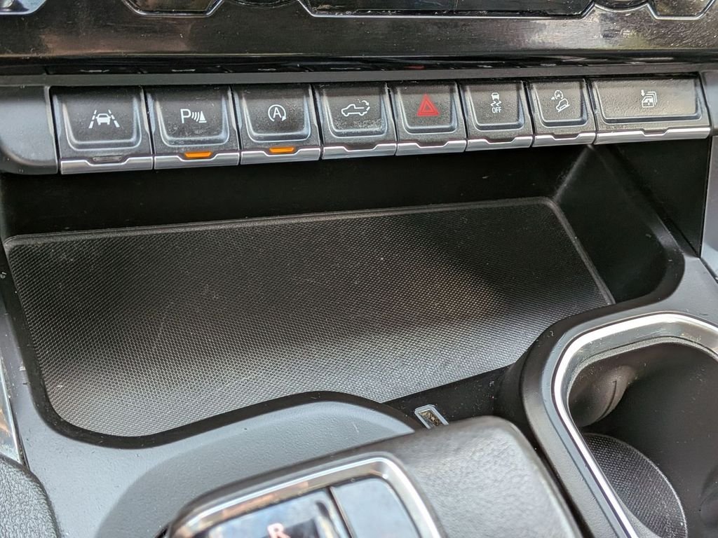 Used 2022 Silver GMC Denali image 24