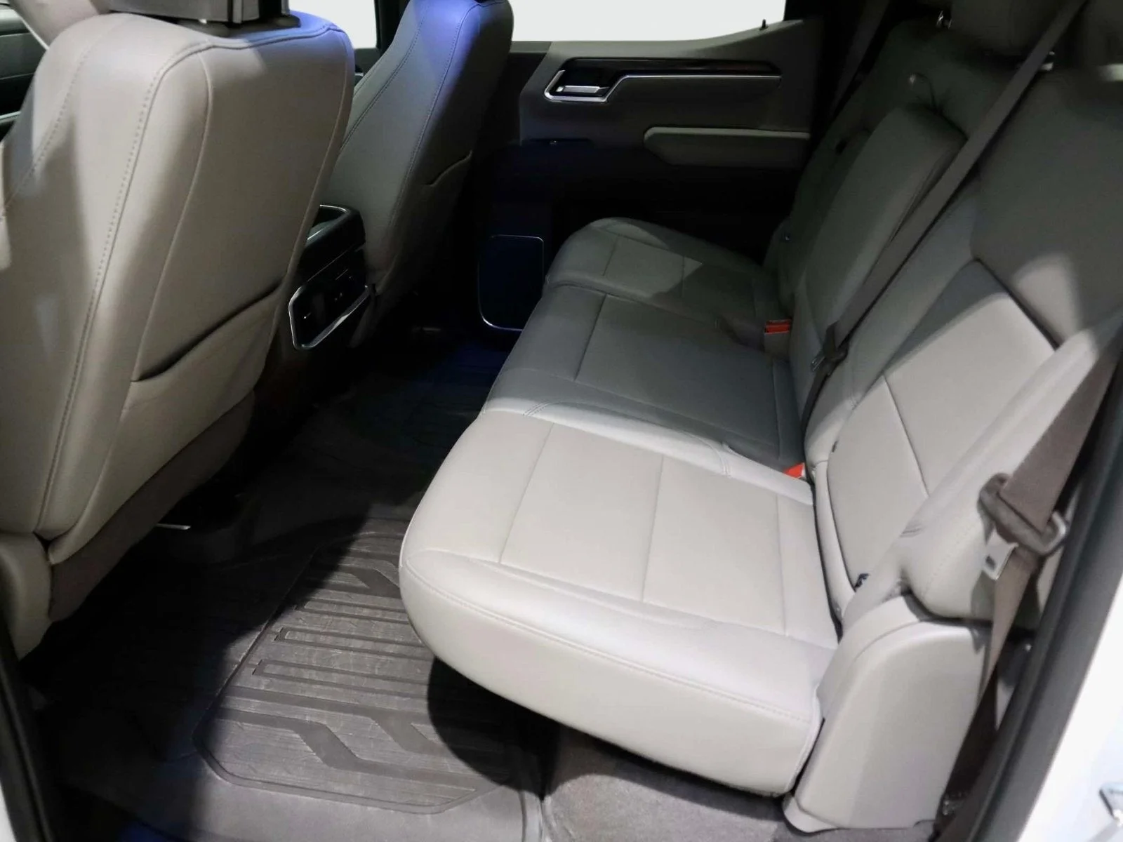 Used 2022 White Frost Tricoat GMC SLT image 17
