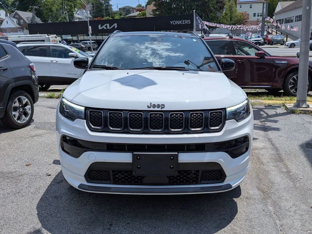 Used 2023 White Jeep Limited image 3