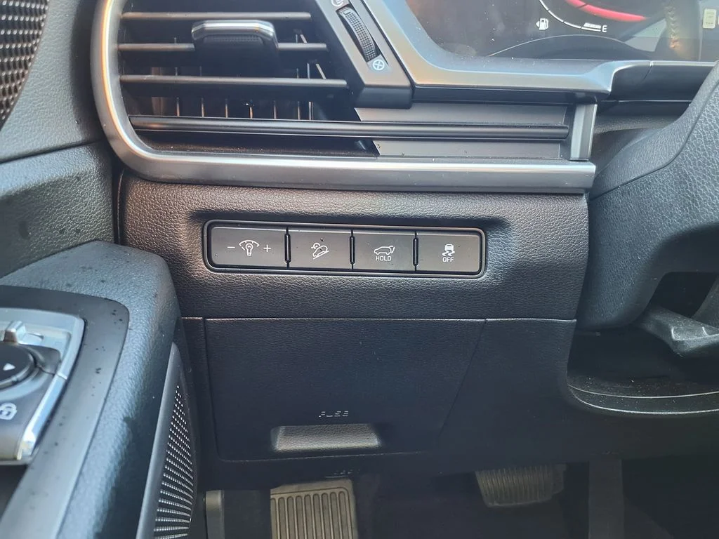 Used 2025 Silver Kia S image 36