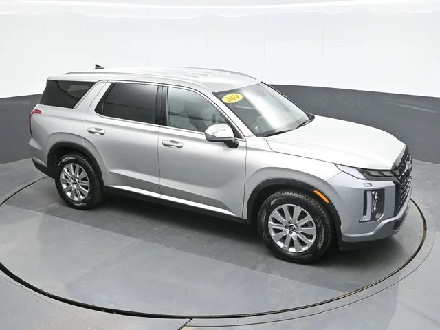 Used 2024 Silver Hyundai SEL image 15