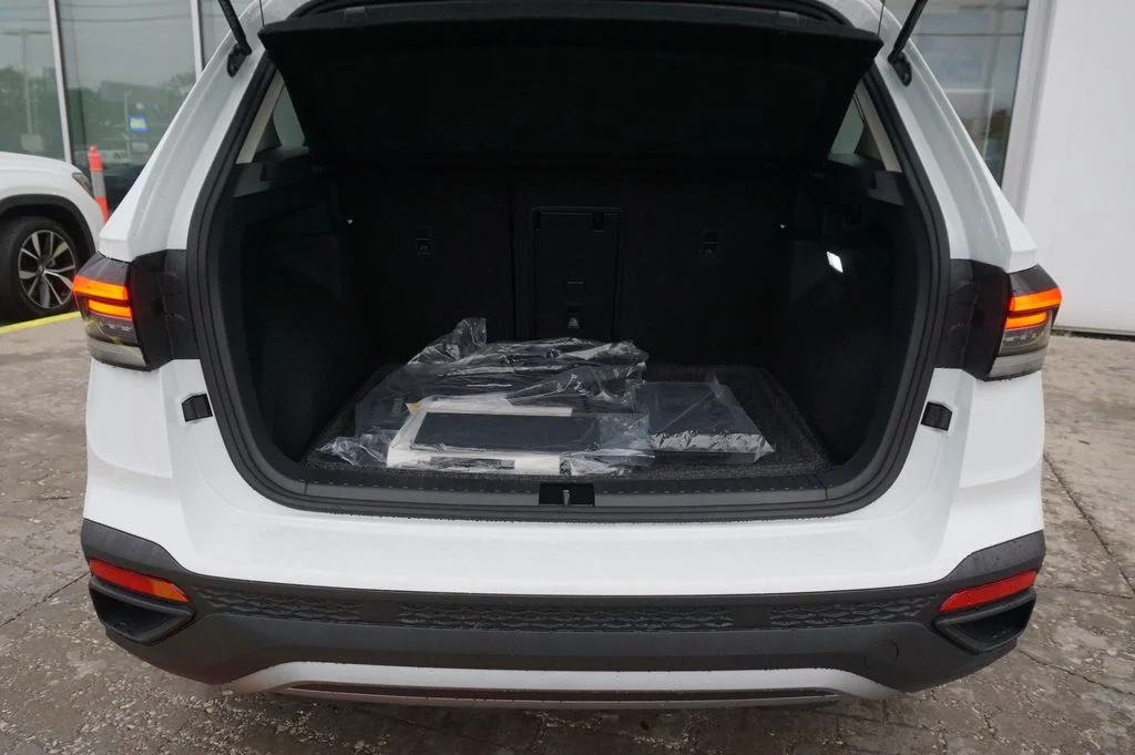 New 2026 White Volkswagen 1.5T S image 23