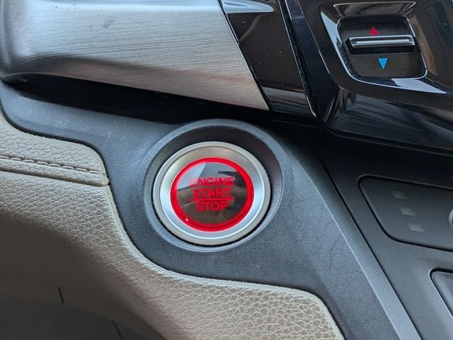 Used 2018 White Honda Touring image 33