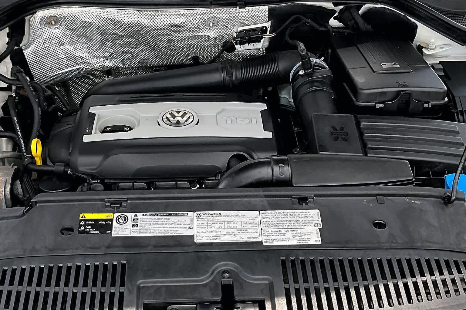 Used 2017  Volkswagen  image 32