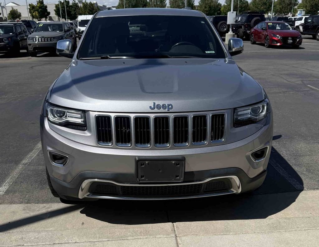 Used 2016 Silver Jeep Limited image 3