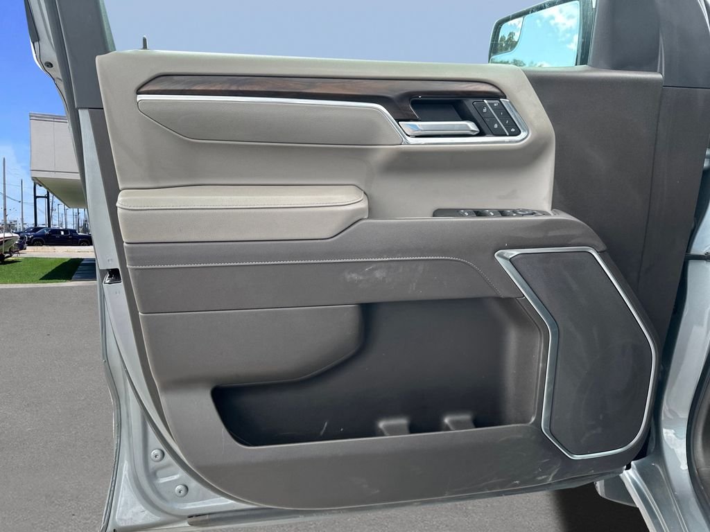 Used 2025 Sterling Metallic GMC SLT image 19