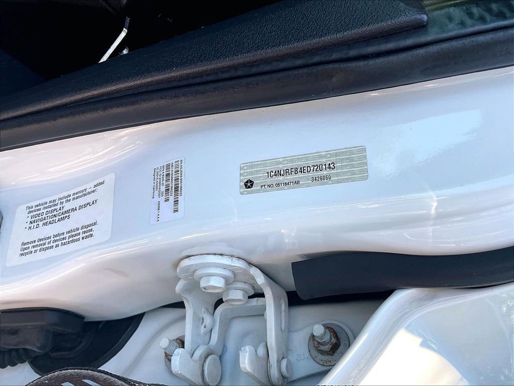 Used 2014 White Jeep Latitude image 33