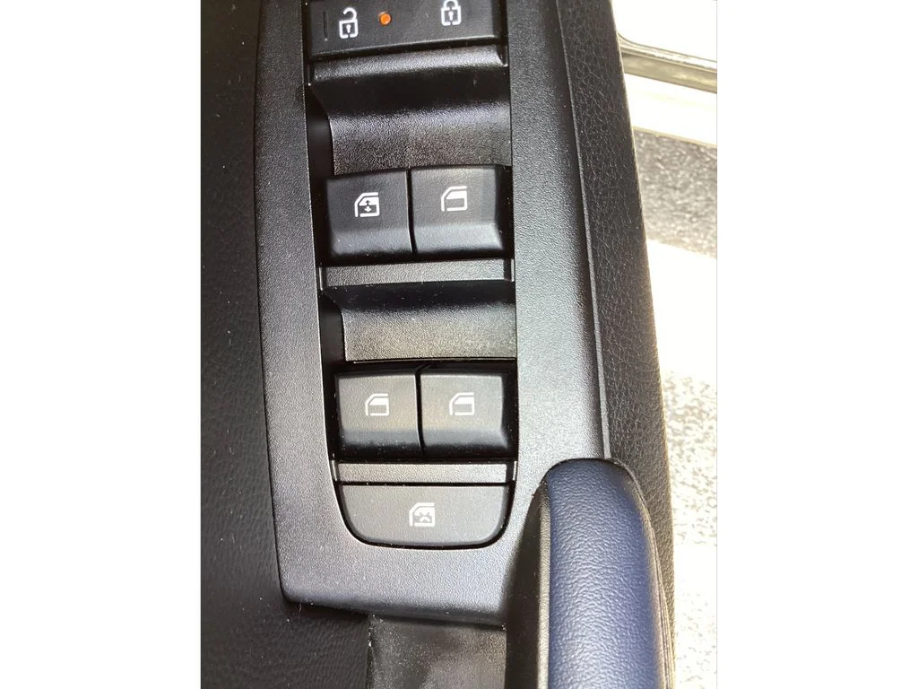 Used 2025 Black Kia S image 31