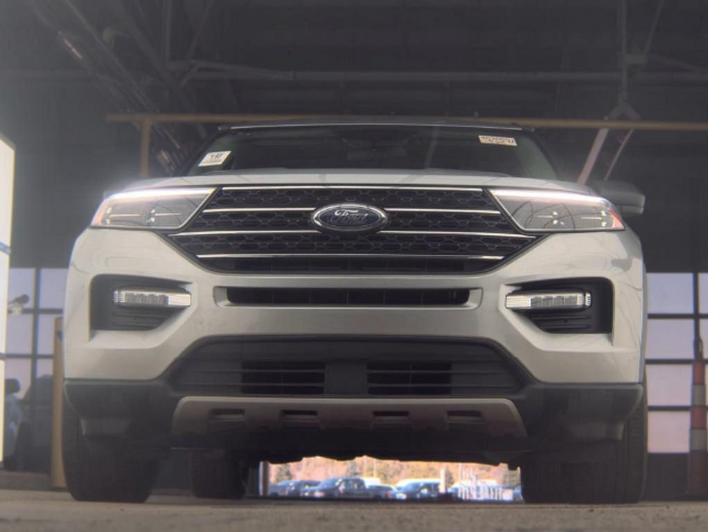 Used 2024 Silver Ford XLT image 3