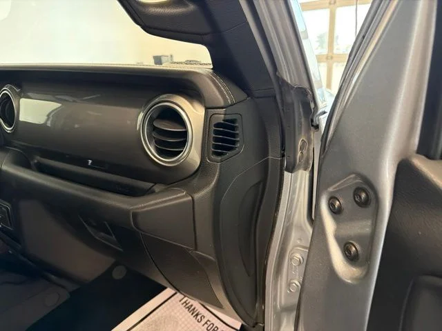 Used 2020 Silver Jeep Unlimited Sahara image 31
