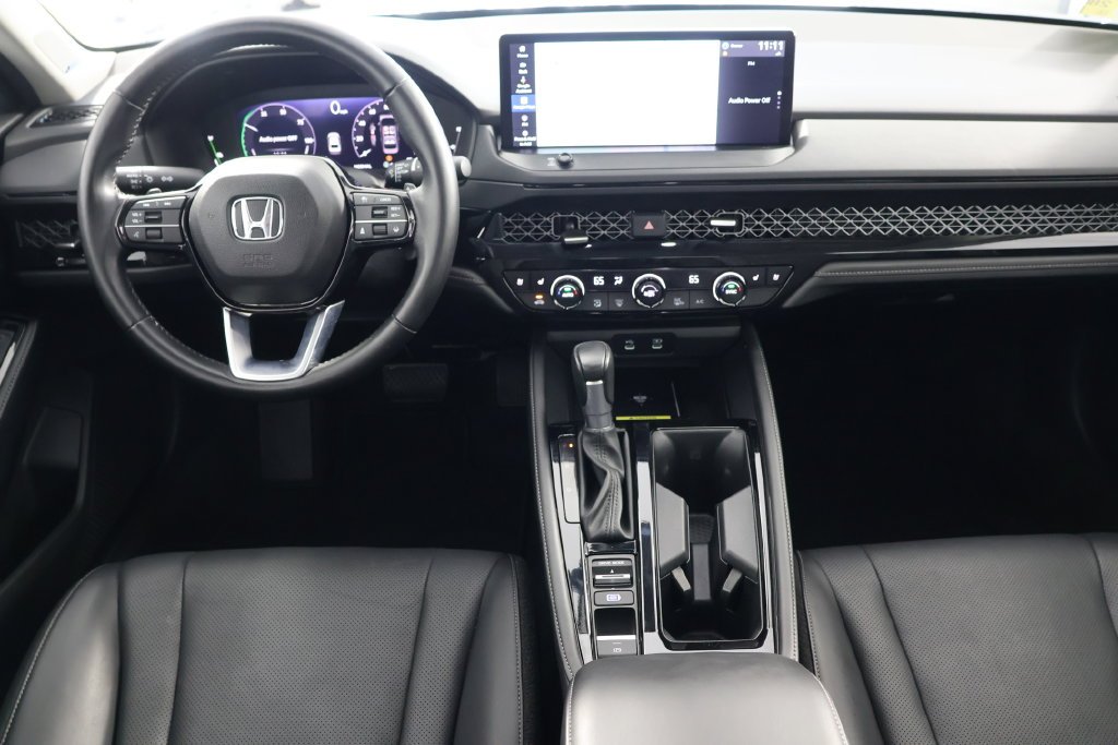 Used 2024  Honda Touring image 2