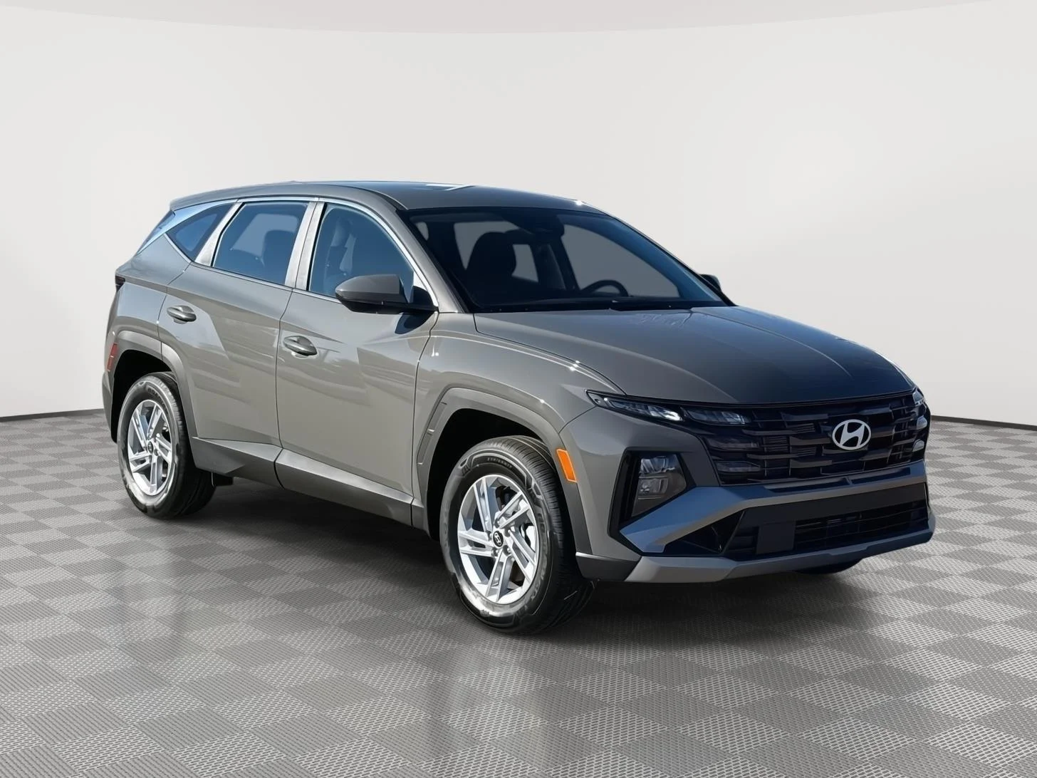 New 2026 Hampton Gray Hyundai SE image 3