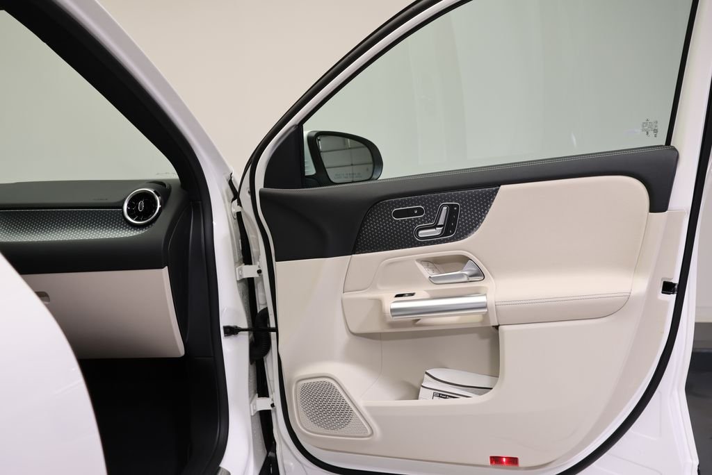 Used 2026 Polar White Mercedes-Benz GLA 250 image 44