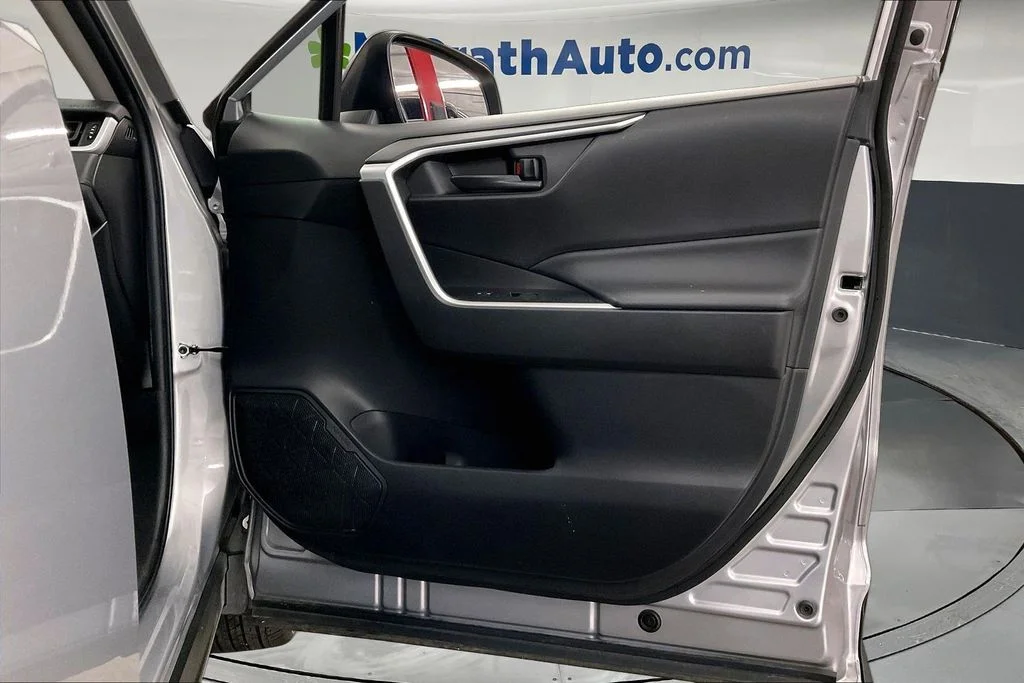 Used 2022 Silver Toyota LE image 28