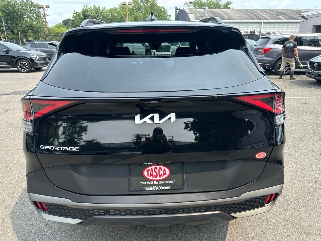 Used 2023 Black Kia X-Line image 4