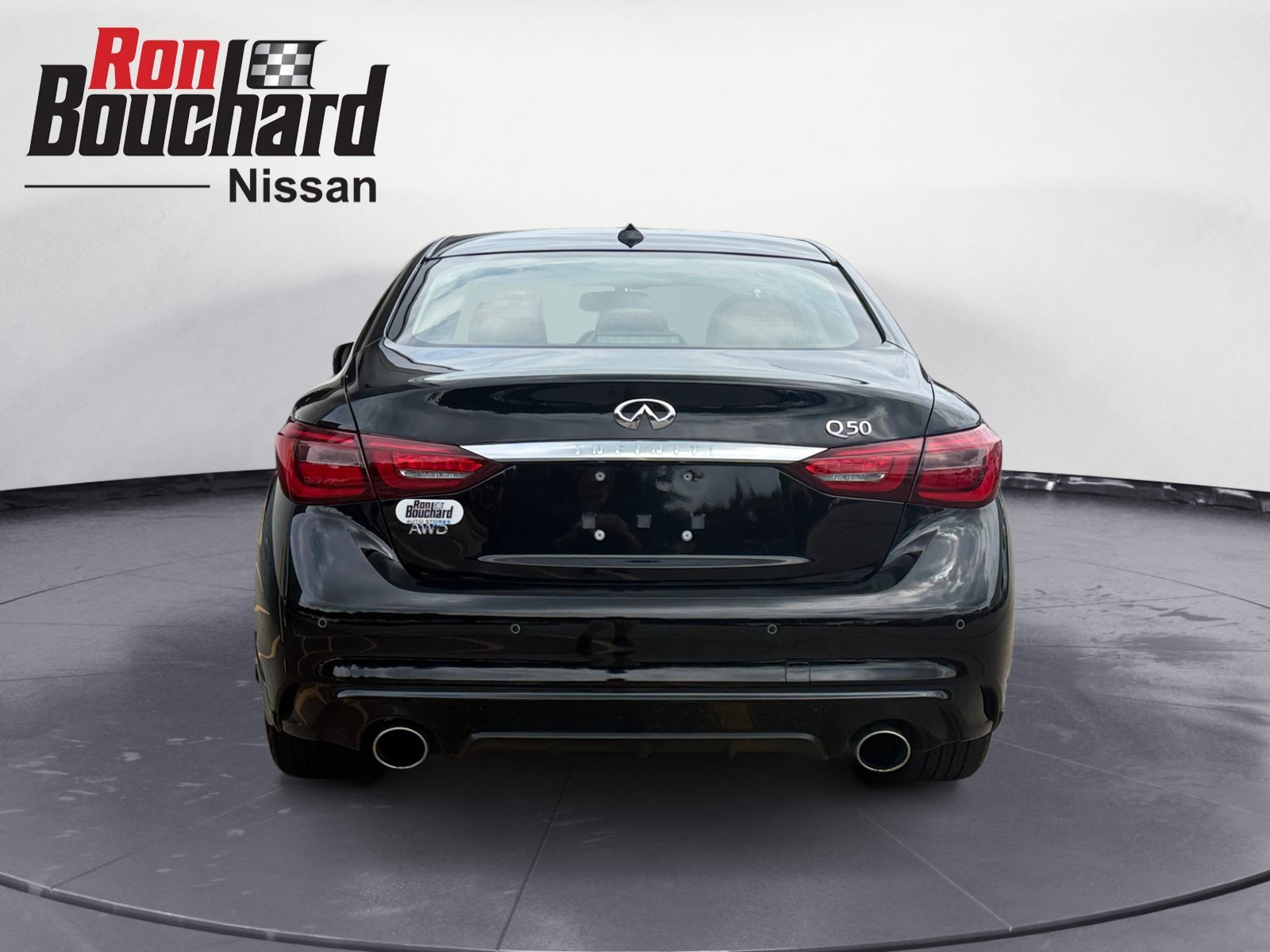 Used 2023 Black Obsidian INFINITI LUXE image 3
