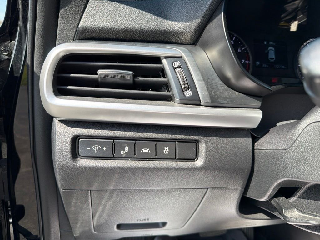 Used 2020 Black Kia S image 19