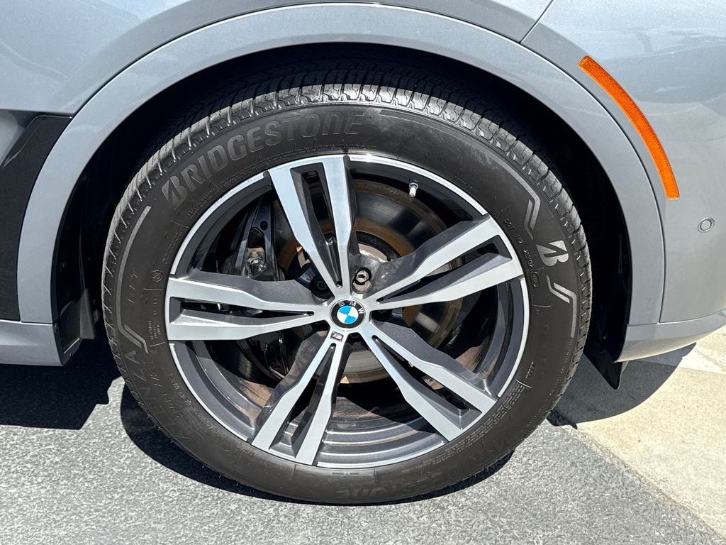 Used 2024 Gray BMW xDrive40i image 7