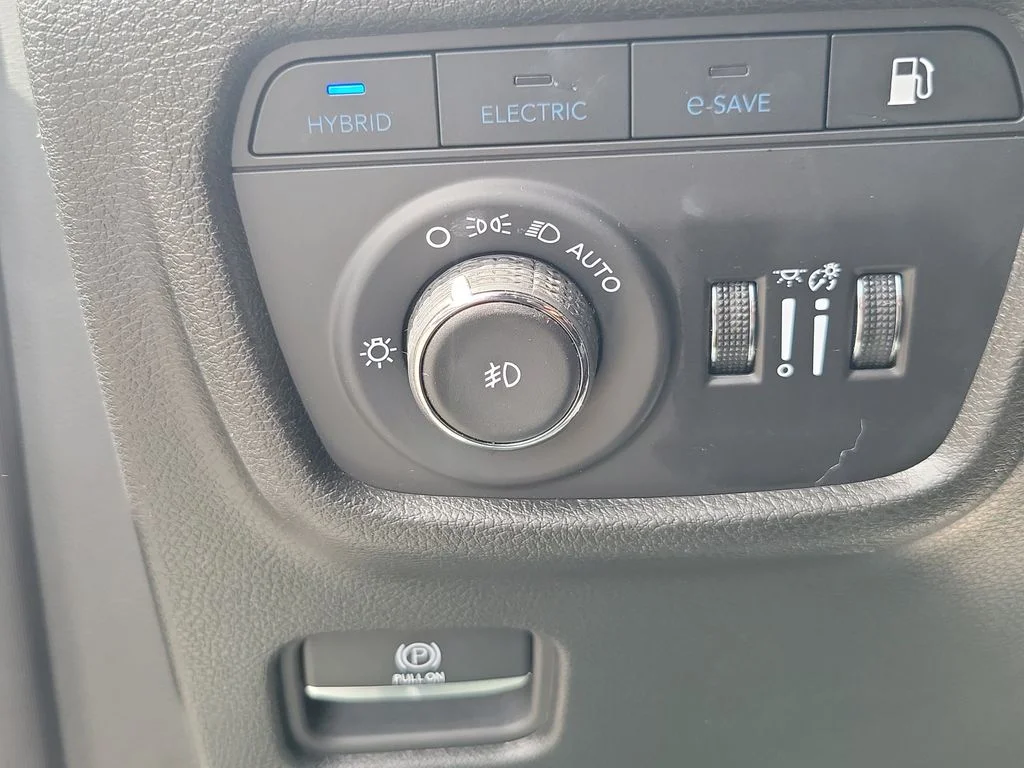 Used 2024 Silver Jeep 4xe image 36