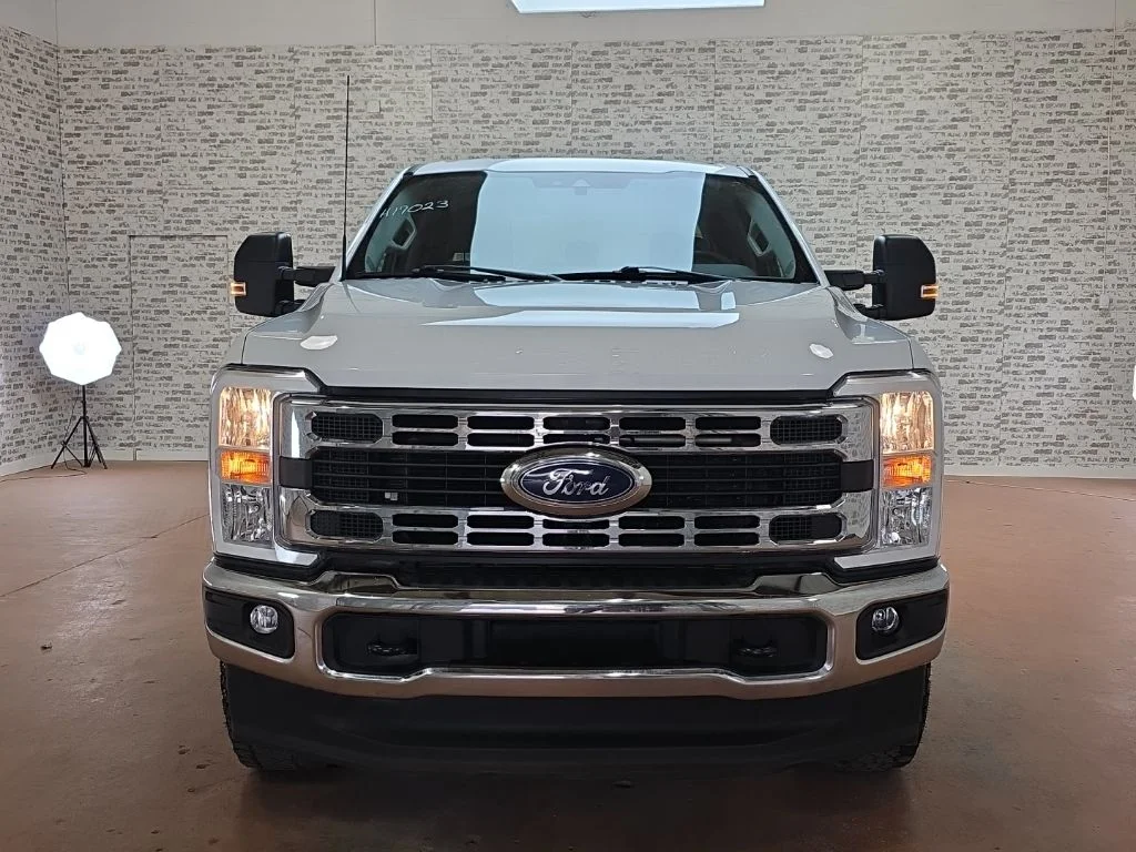 Used 2023 White Ford XLT image 3